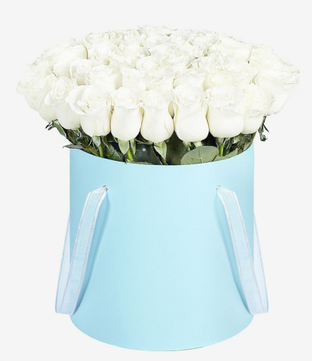 Kutija s bijelim ružama