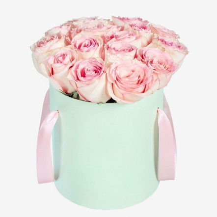Kutija s ružičastim ružama