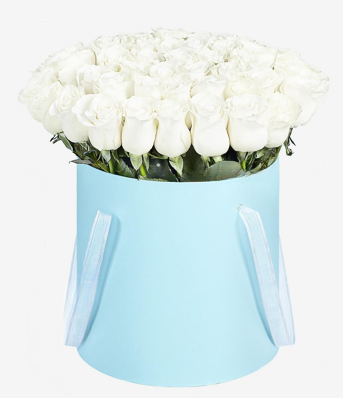 Kutija s bijelim ružama
